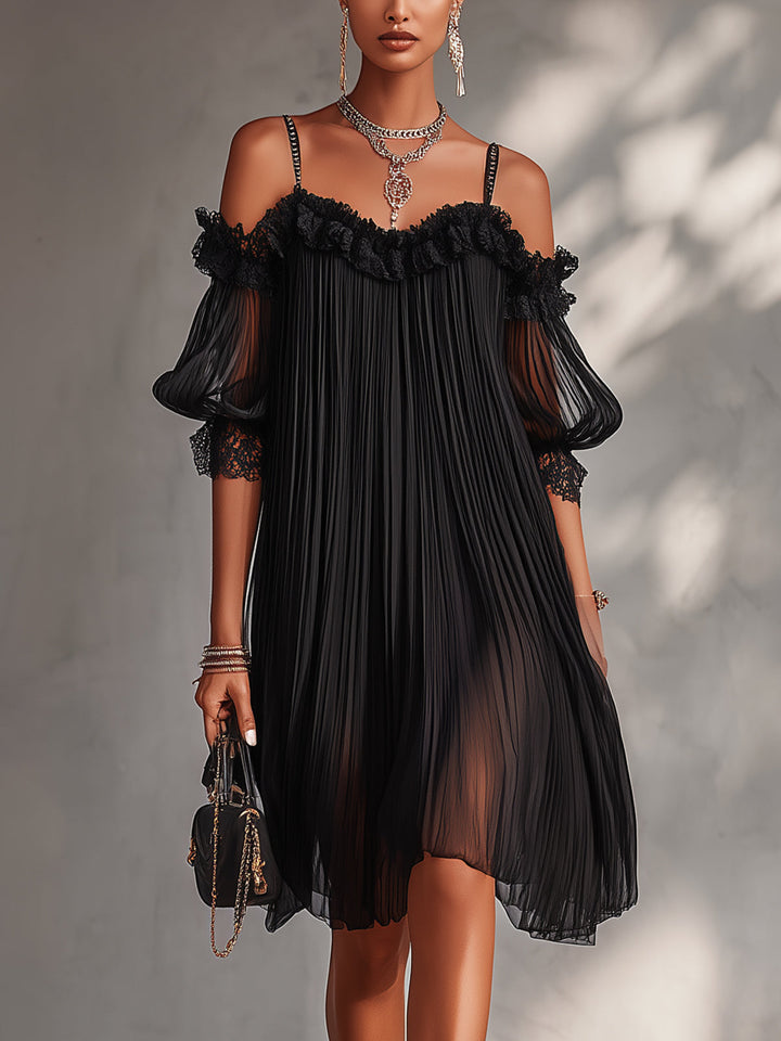 Vittoria - Mini robe noire en mousseline à épaules dénudées et bordure en dentelle