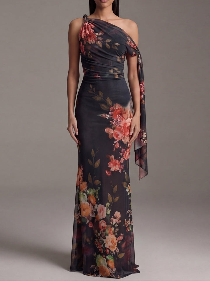 Robe longue plissée en mousseline imprimée à une épaule