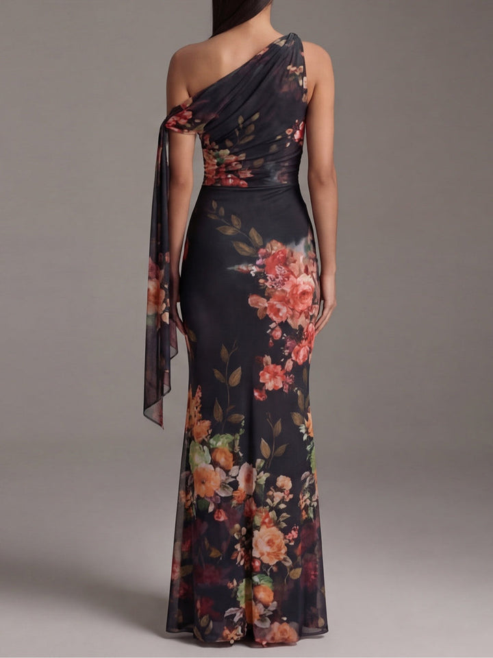 Robe longue plissée en mousseline imprimée à une épaule