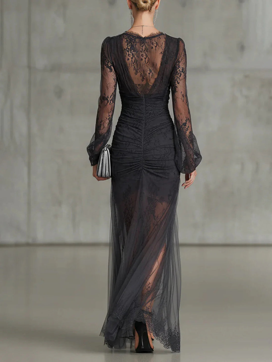 La Robe Tessa en Dentelle Froncée Semi-Transparente