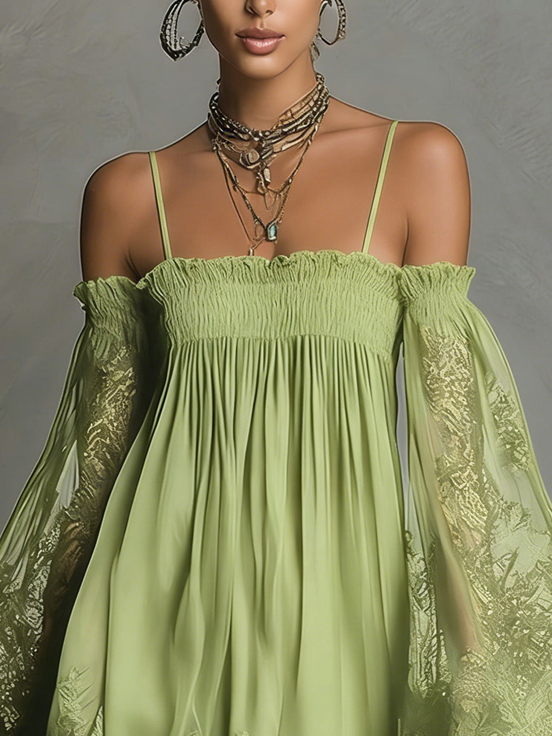 Noemi | Mini robe en mousseline bleu marine à épaules dénudées, dentelle et manches transparentes