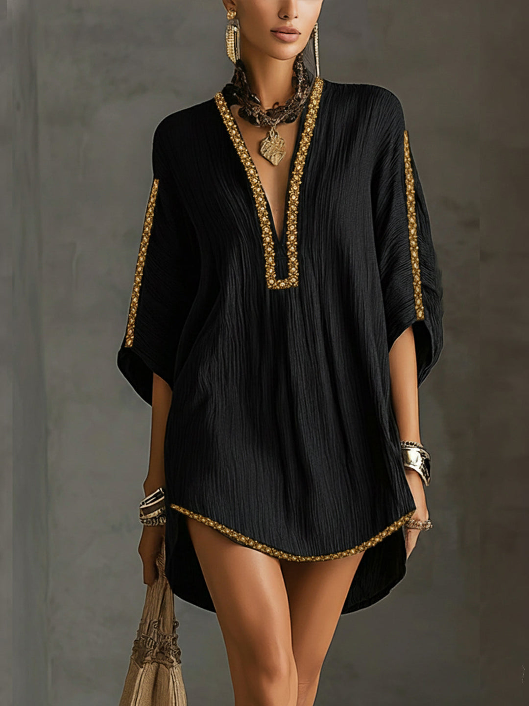 Mirella | Robe courte noire à décolleté en V profond