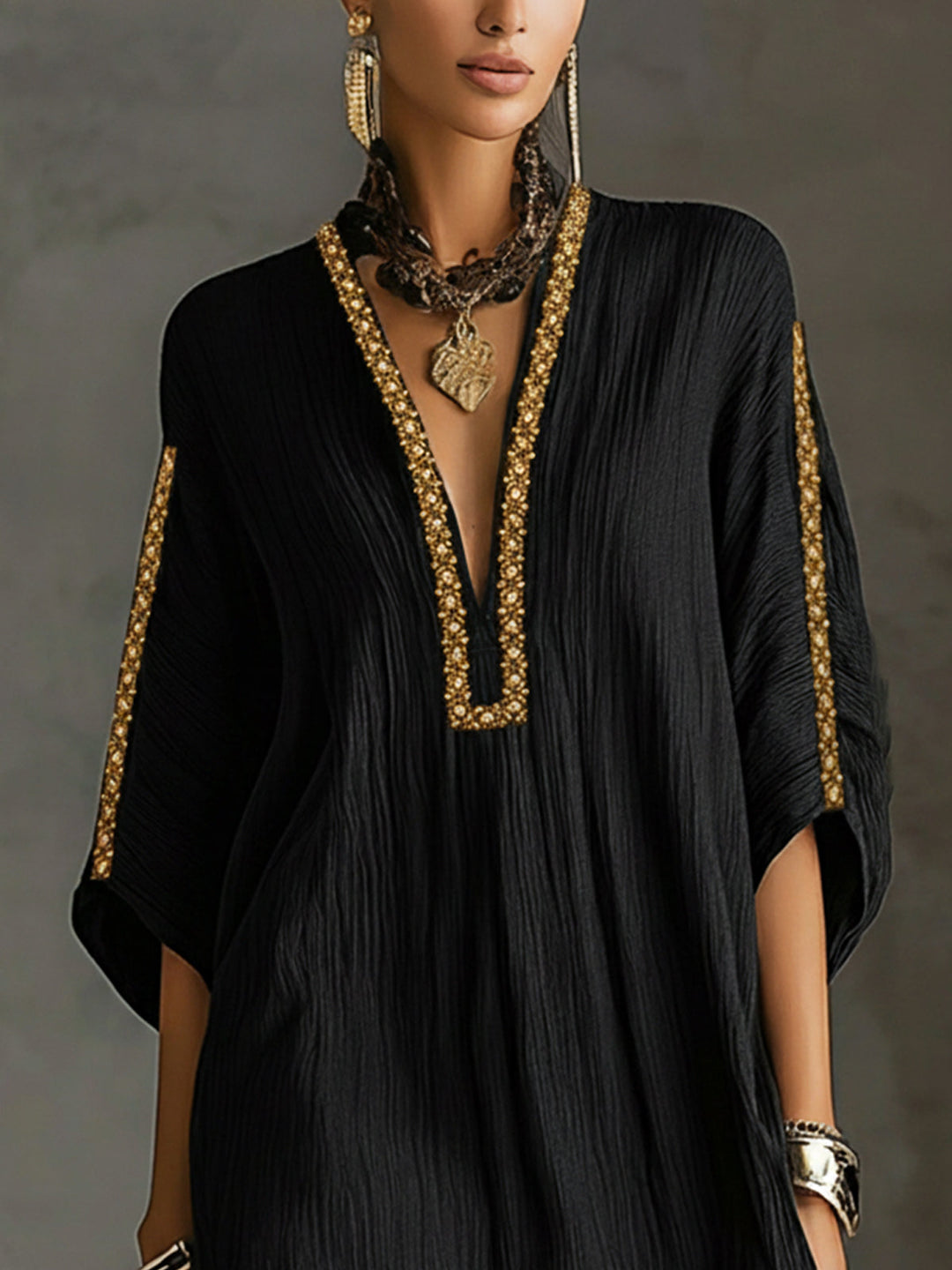 Mirella | Robe courte noire à décolleté en V profond