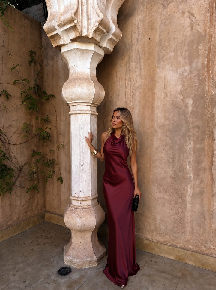 Robe Longue Satinée à Encolure Drapée