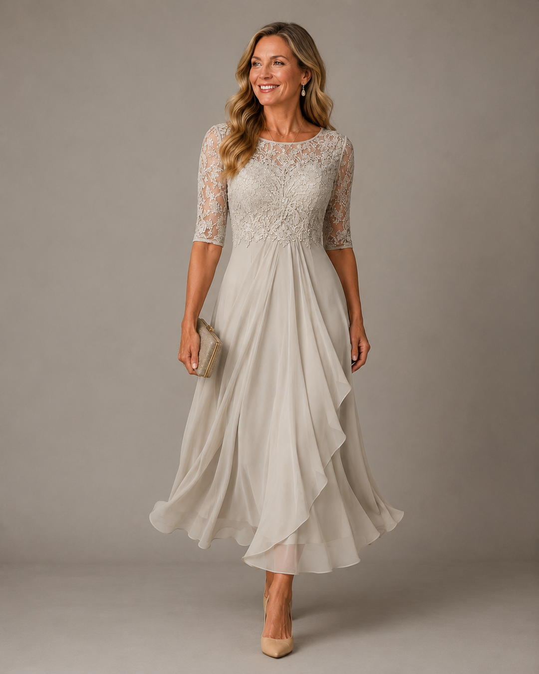 La Robe Midi Rose en Dentelle Flatteuse