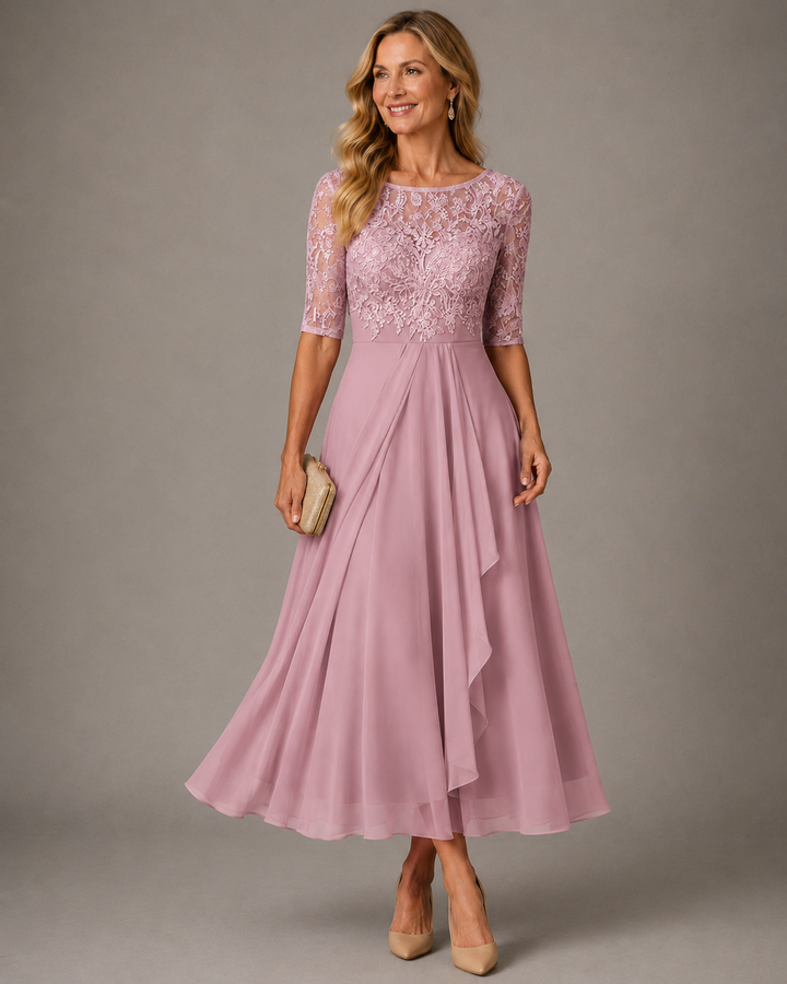 La Robe Midi Rose en Dentelle Flatteuse