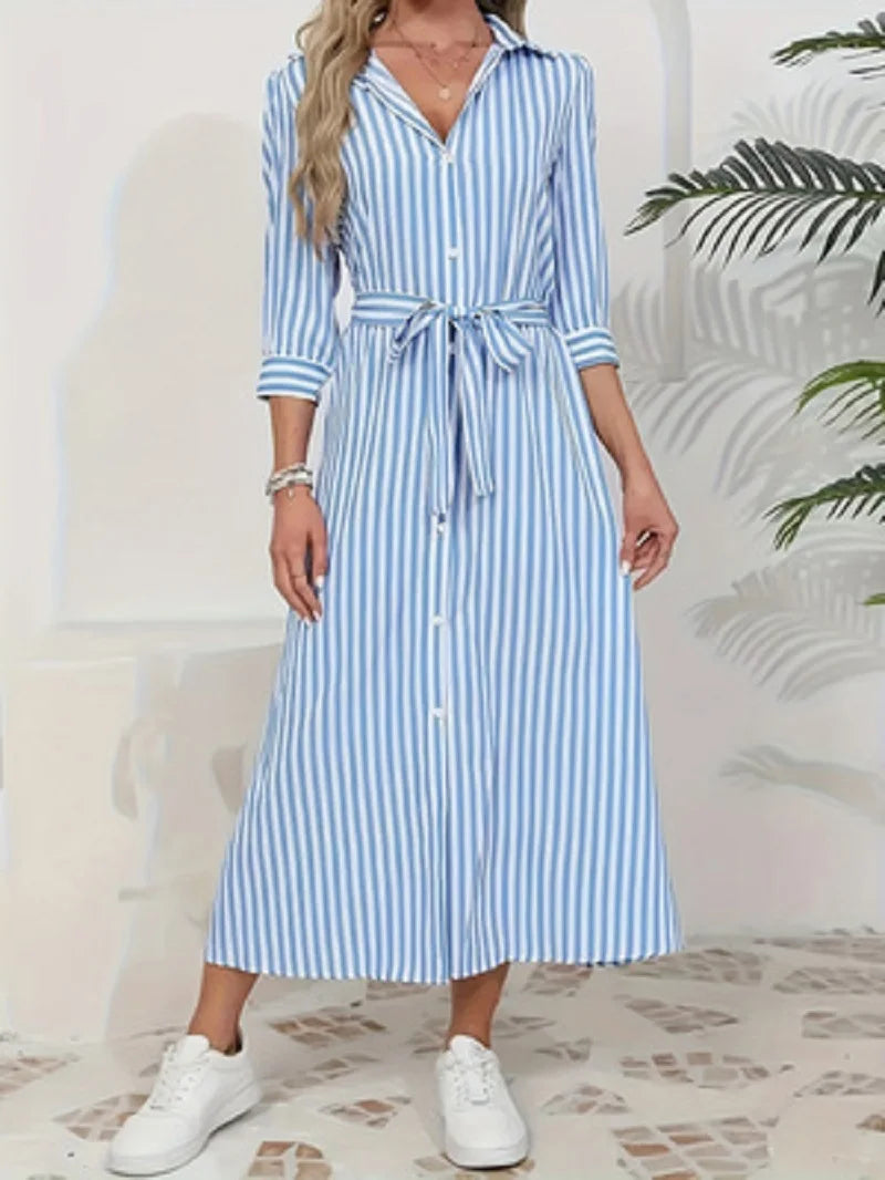 Odette | Robe Chemise Midi Rayée Bleue Boutonnée