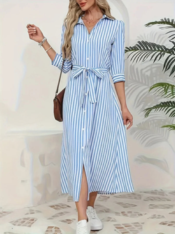 Odette | Robe Chemise Midi Rayée Bleue Boutonnée