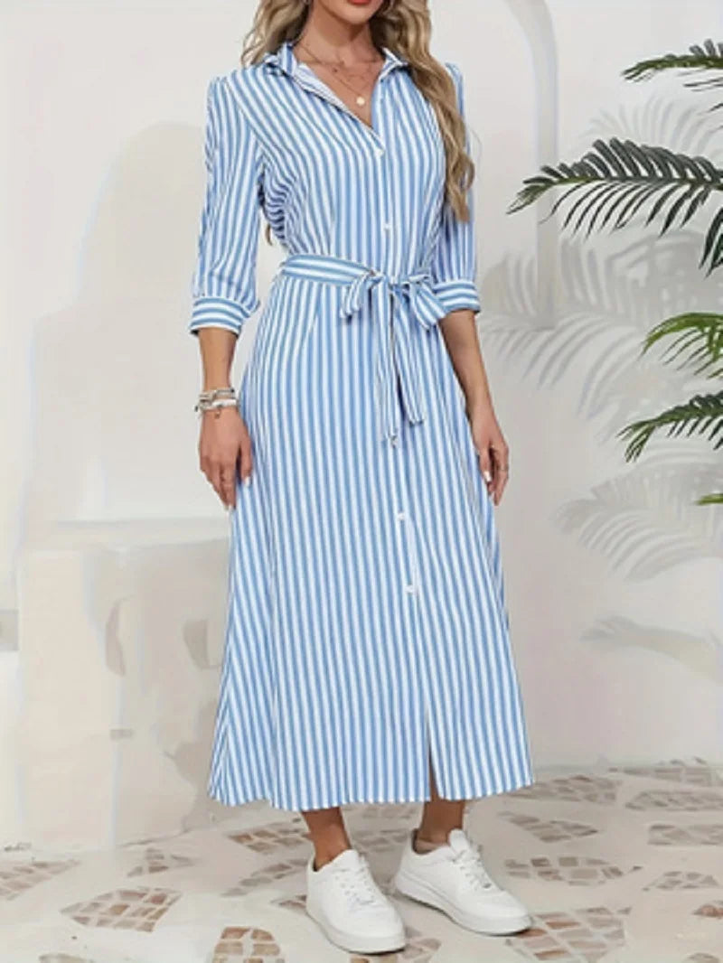 Odette | Robe Chemise Midi Rayée Bleue Boutonnée