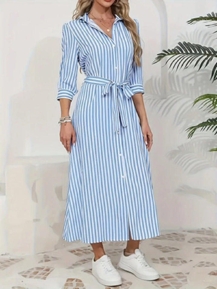 Odette | Robe Chemise Midi Rayée Bleue Boutonnée