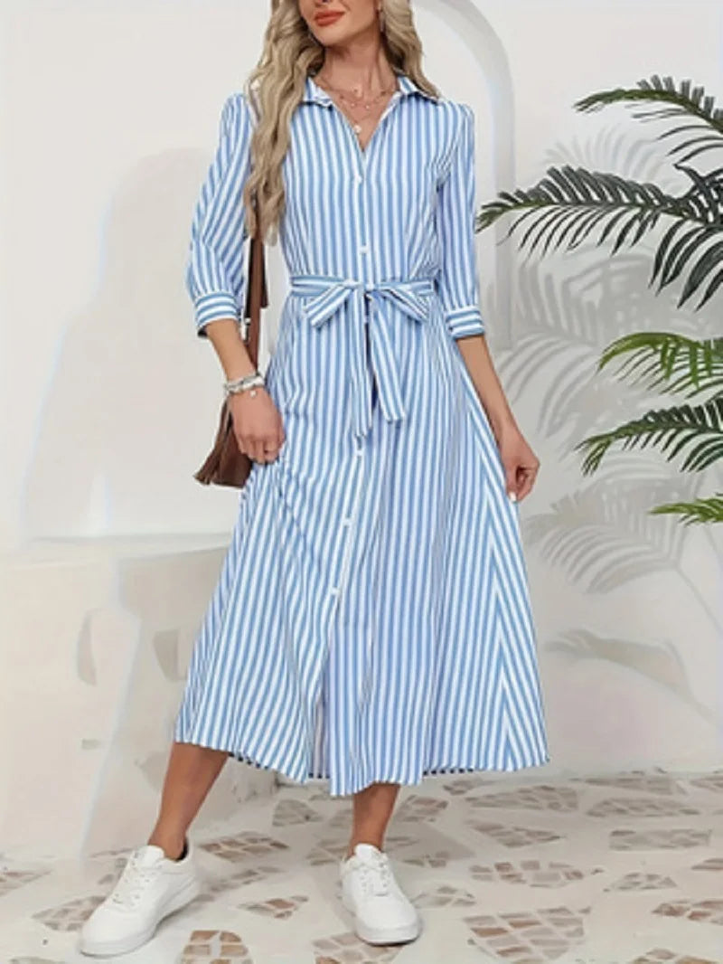 Odette | Robe Chemise Midi Rayée Bleue Boutonnée