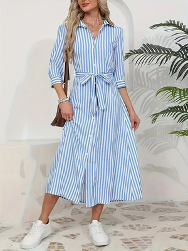 Odette | Robe Chemise Midi Rayée Bleue Boutonnée