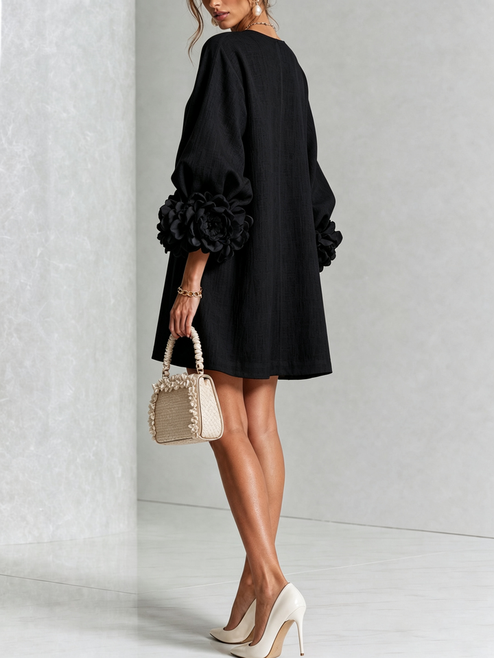 Robe Courte Boutonnée Fleurie aux Manchettes Florales Spectaculaires