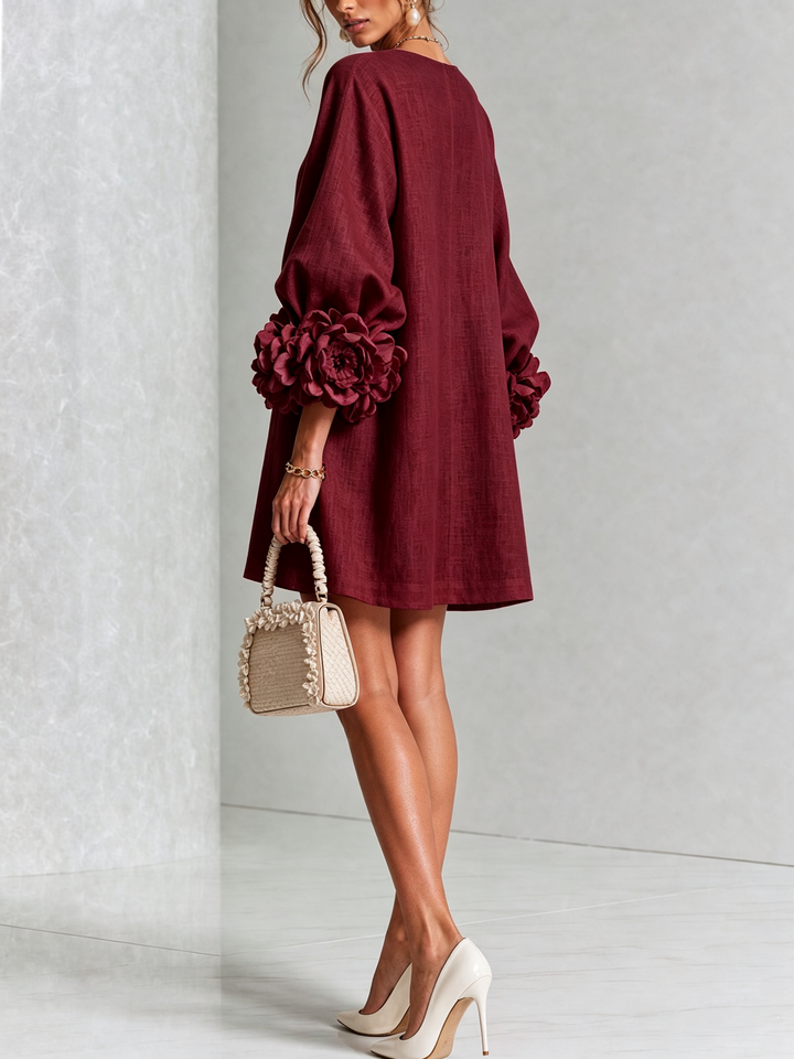 Robe Courte Boutonnée Fleurie aux Manchettes Florales Spectaculaires