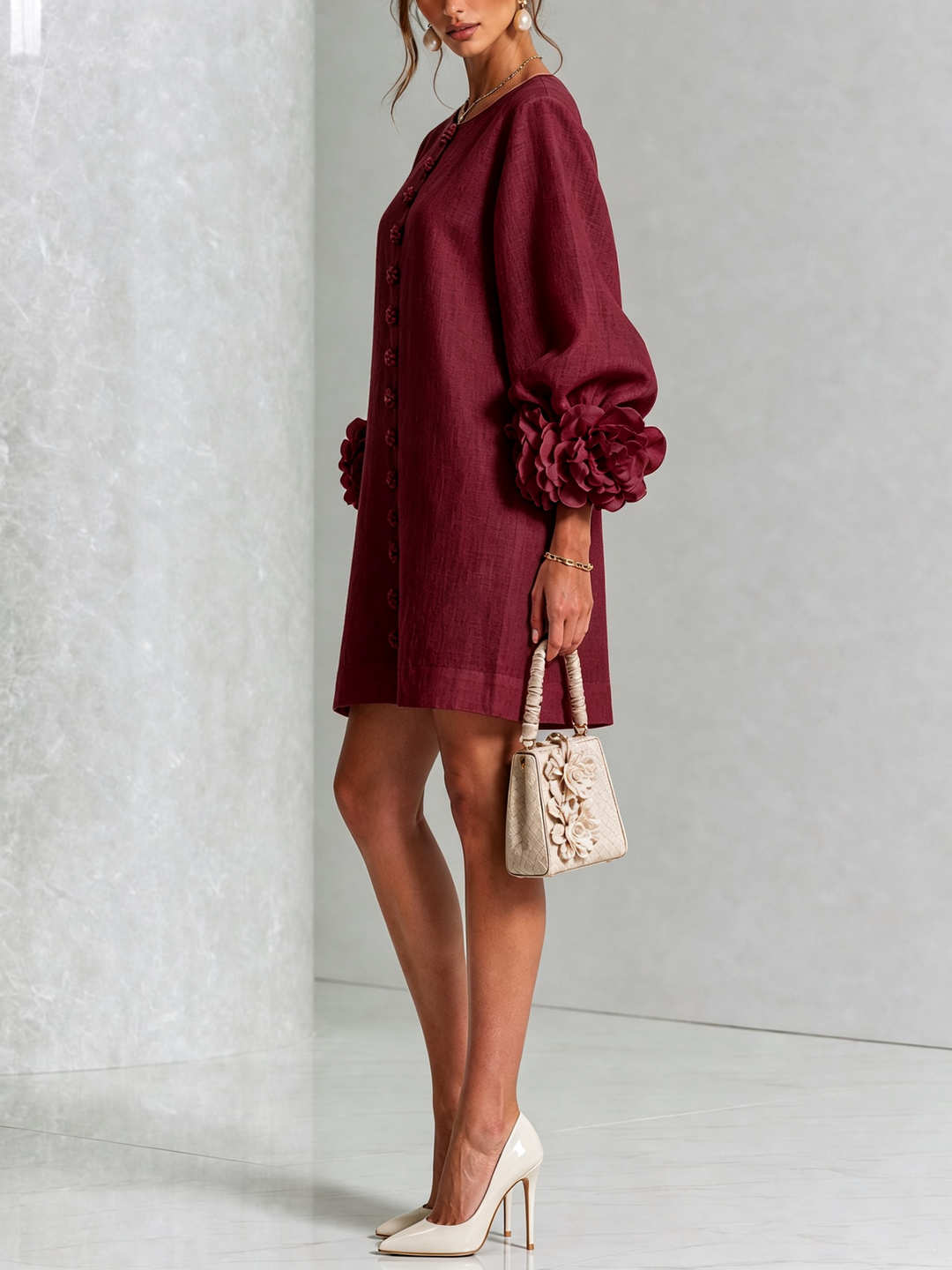 Robe Courte Boutonnée Fleurie aux Manchettes Florales Spectaculaires
