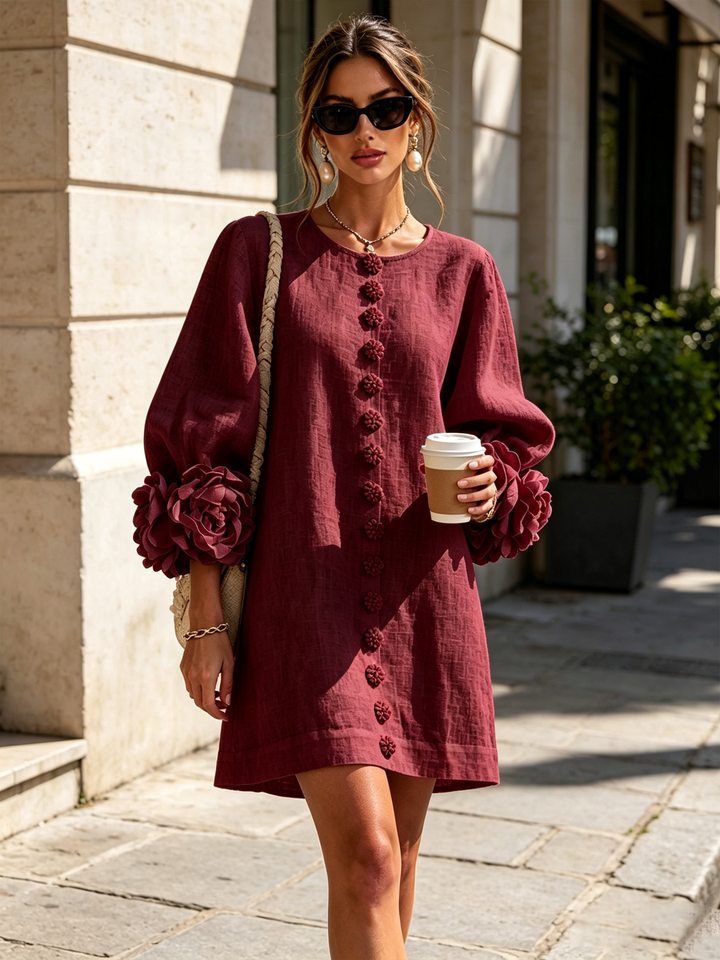 Robe Courte Boutonnée Fleurie aux Manchettes Florales Spectaculaires
