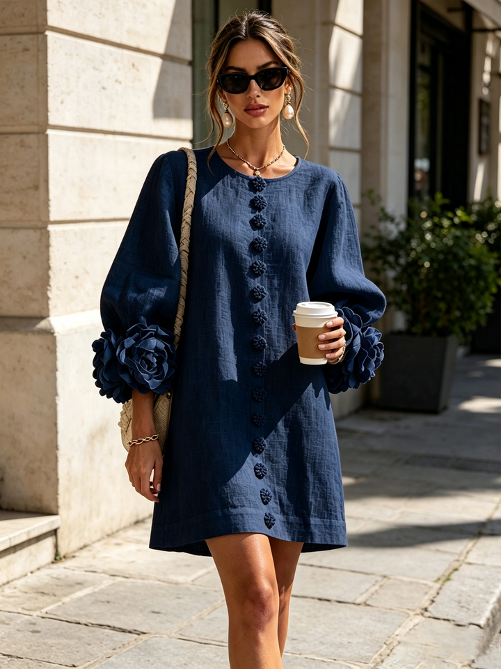 Robe Courte Boutonnée Fleurie aux Manchettes Florales Spectaculaires