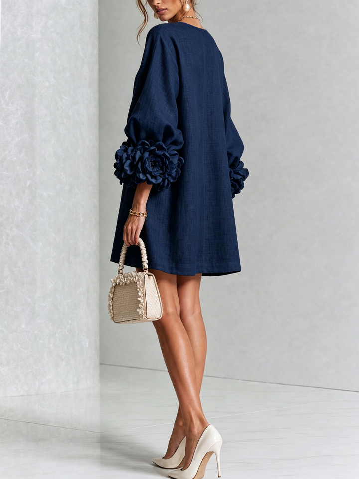 Robe Courte Boutonnée Fleurie aux Manchettes Florales Spectaculaires