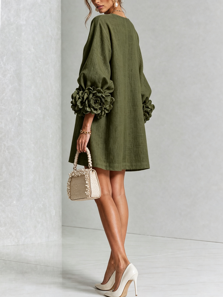 Robe Courte Boutonnée Fleurie aux Manchettes Florales Spectaculaires