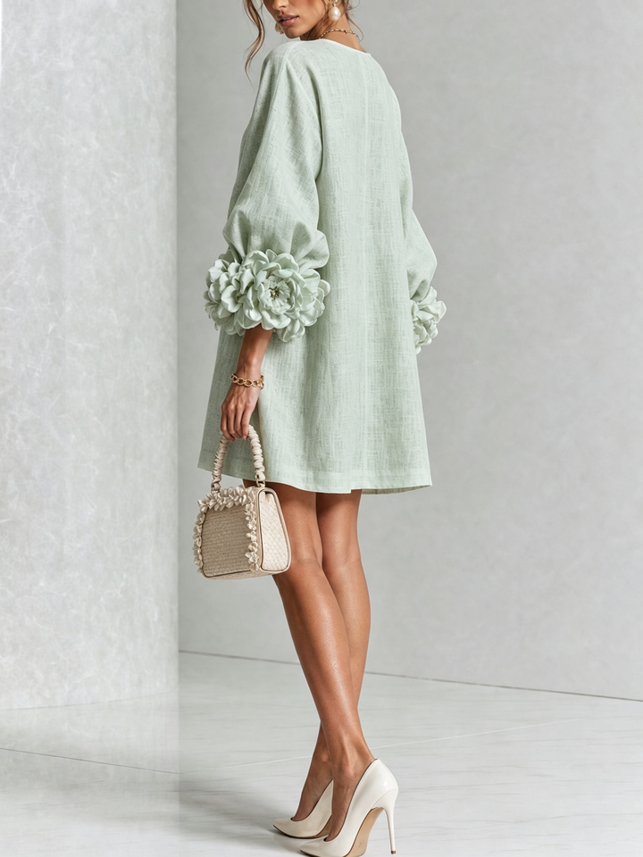 Robe Courte Boutonnée Fleurie aux Manchettes Florales Spectaculaires