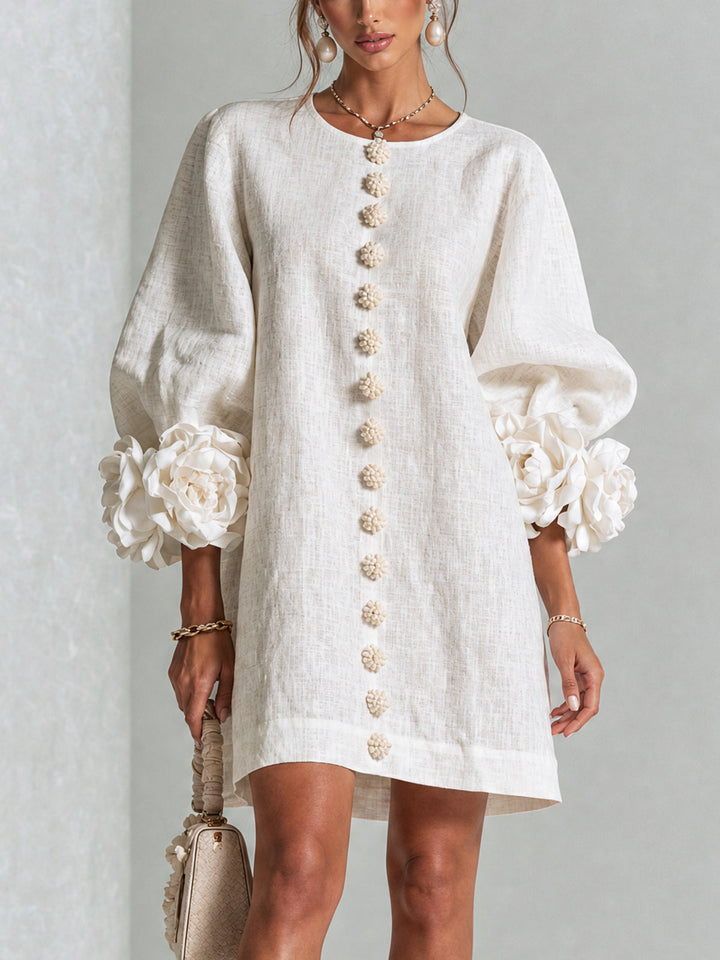Robe Courte Boutonnée Fleurie aux Manchettes Florales Spectaculaires