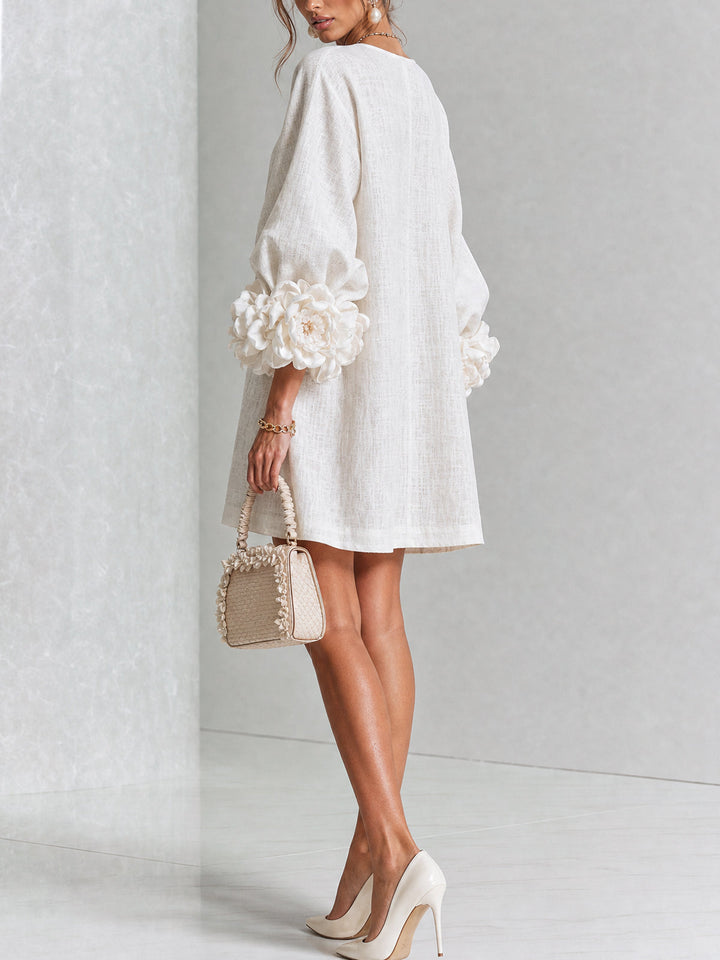 Robe Courte Boutonnée Fleurie aux Manchettes Florales Spectaculaires