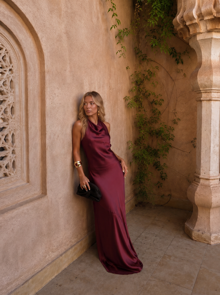 Robe Longue Satinée à Encolure Drapée