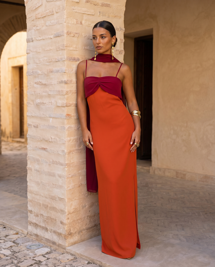 Zahara | Robe orange avec décolleté rouge