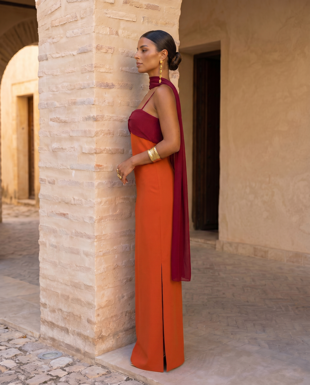 Zahara | Robe orange avec décolleté rouge
