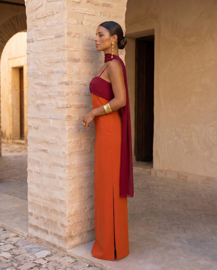 Zahara | Robe orange avec décolleté rouge